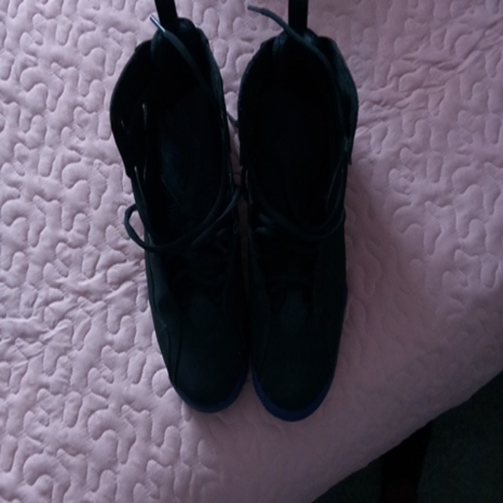Shoes - Picture 3 of 4